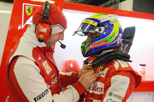 Buen ambiente en el box de Ferrari