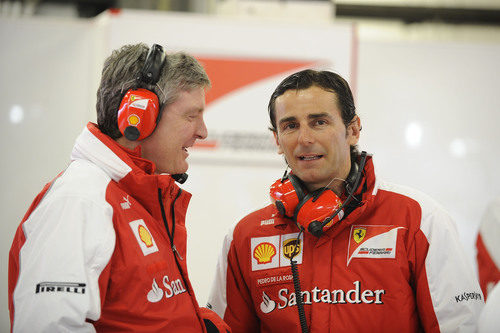 Pedro de la Rosa en el box de Ferrari