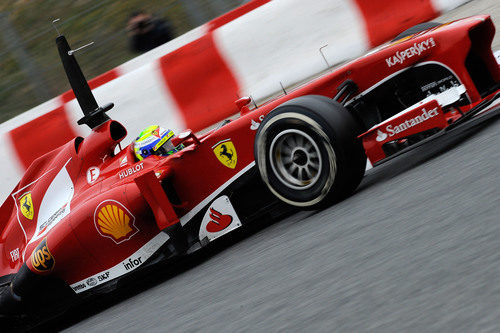 Felipe Massa prueba con neumáticos de seco