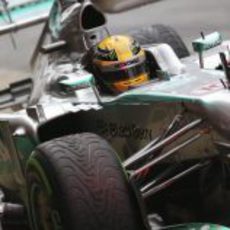 Lewis Hamilton con ruedas de mojado