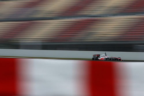 Jenson Button rueda en la pista de Montmeló