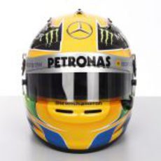 Plano frontal del casco de Lewis Hamilton