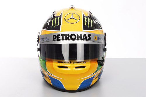 Plano frontal del casco de Lewis Hamilton