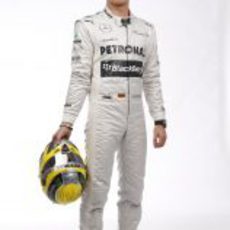 Nico Rosberg posa con su nuevo casco