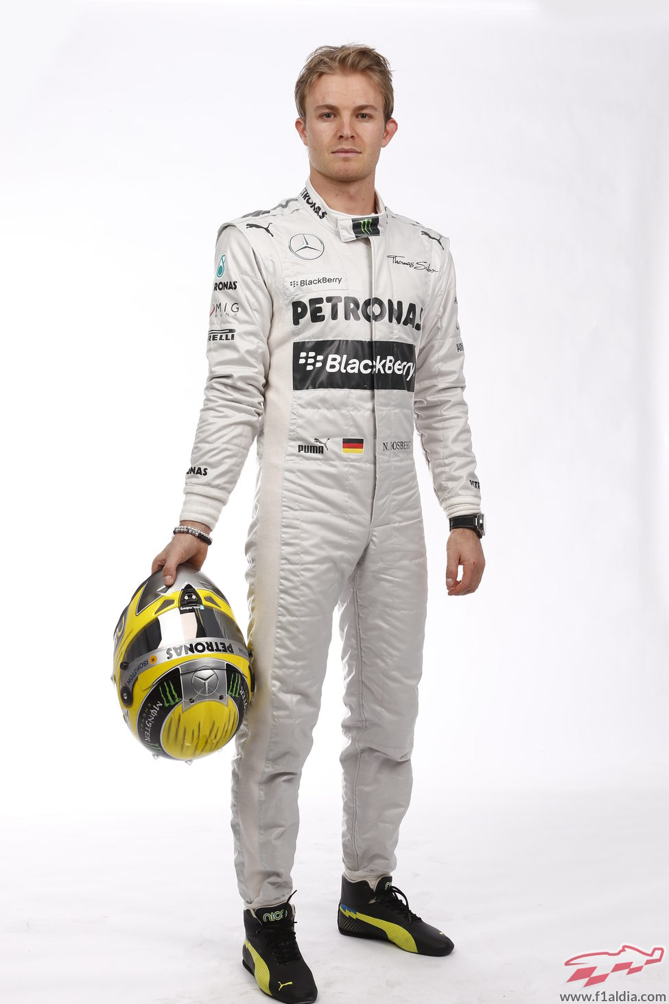 Nico Rosberg posa con su nuevo casco
