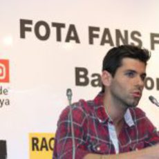 Jaime Alguersuari respondiendo a una de las preguntas de los aficionados