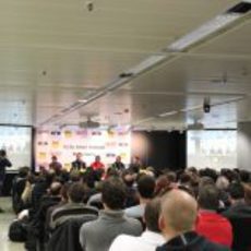 Lleno casi completo en la sala del edificio del RACC en Barcelona