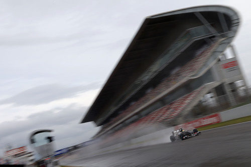 La lluvia volvió a complicar el día de test a los equipos en Montmeló