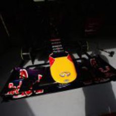 El Red Bull RB9 enseña su morro en el garaje