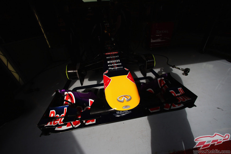 El Red Bull RB9 enseña su morro en el garaje