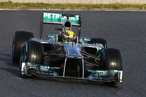 Lewis Hamilton con neumáticos de lluvia en Barcelona
