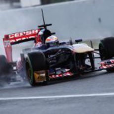 Jean-Éric Vergne levantando agua en la recta del Circuit de Catalunya