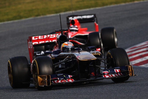 El Toro Rosso de Vergne por delante del Marussia de Chilton