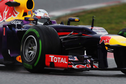 Sebastian Vettel rueda con los neumáticos intermedios