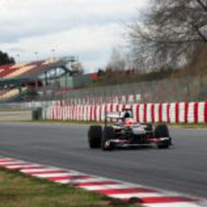 Esteban Gutiérrez pilota sobre lluvia en Montmeló