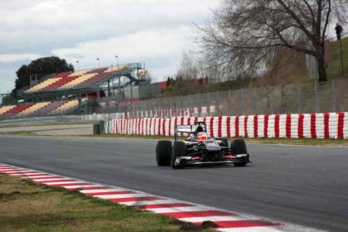 Esteban Gutiérrez pilota sobre lluvia en Montmeló