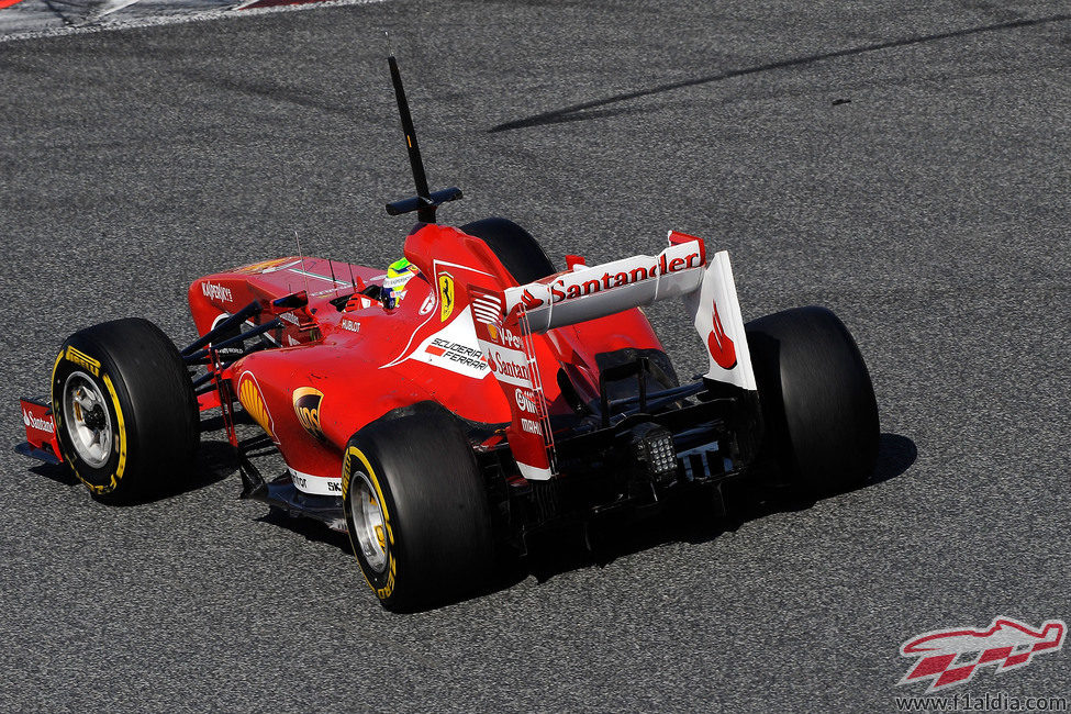 La trasera del Ferrari de Felipe Massa en los test de Barcelona