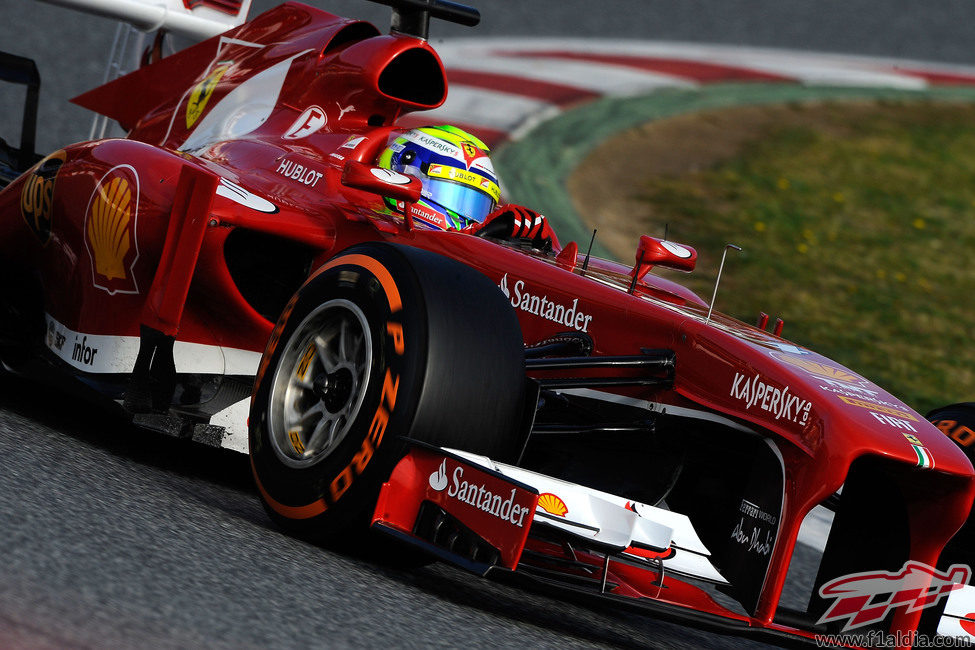 Felipe Massa con neumáticos duros en su último día de test