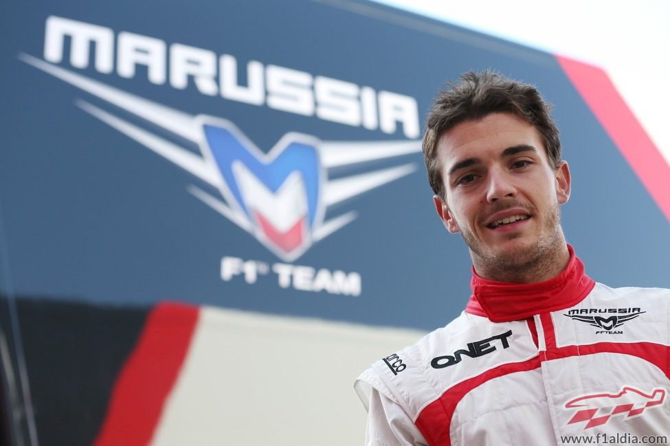 Jules Bianchi sonríe tras encontrar su hueco en Marussia para 2013
