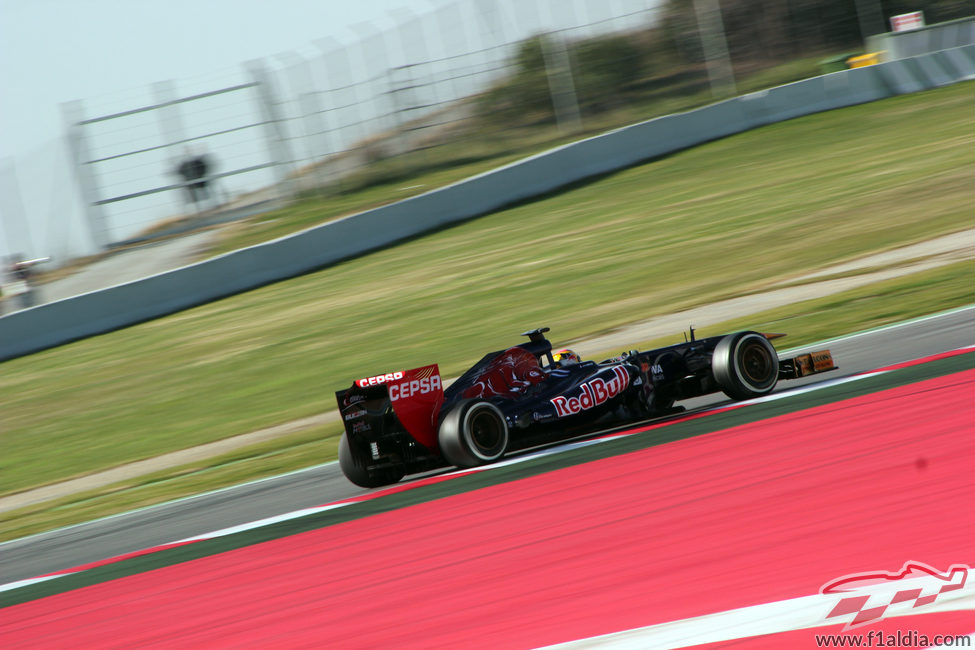 El STR8 de Jean-Eric Vergne rueda bajo el sol de Montmeló