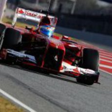 Fernando Alonso sale a la pista con su Ferrari F138