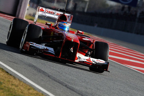 Fernando Alonso sale a la pista con su Ferrari F138