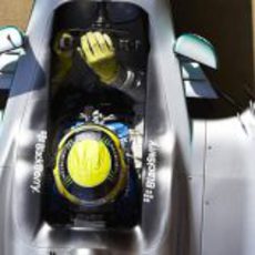 Nico Rosberg sale de boxes con su Mercedes W04