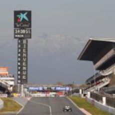 Último día de test en el Circuit de Catalunya con nieve de fondo