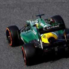 El Caterham CT03 sobre el asfalto de Montmeló