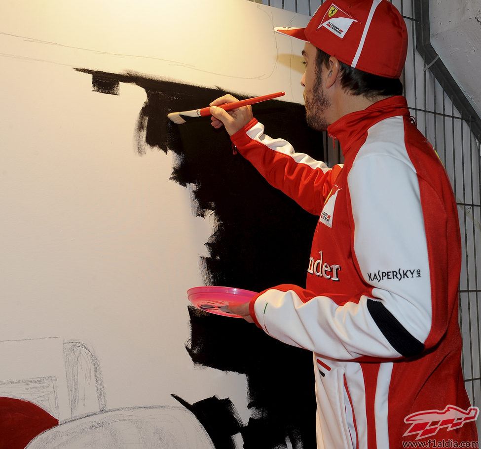 Fernando Alonso colabora con un mural en Montmeló