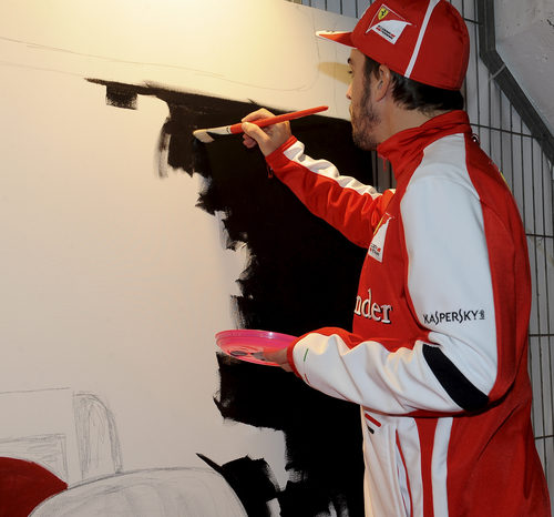 Fernando Alonso colabora con un mural en Montmeló