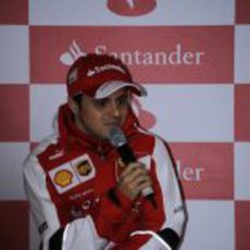 Felipe Massa responde a los periodistas