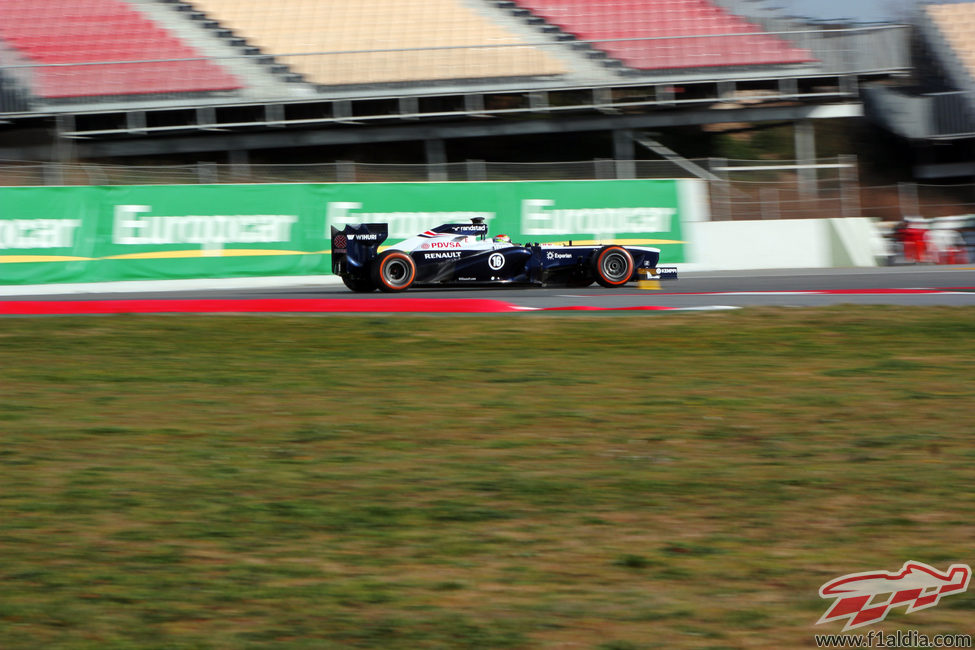 Pastor Maldonado en el último sector del Circuit de Catalunya