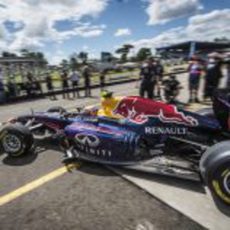 Mark Webber sale a pista con el RB7