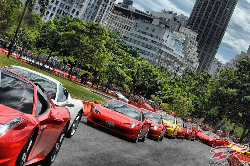 Caravana de Ferraris en Rio de Janeiro
