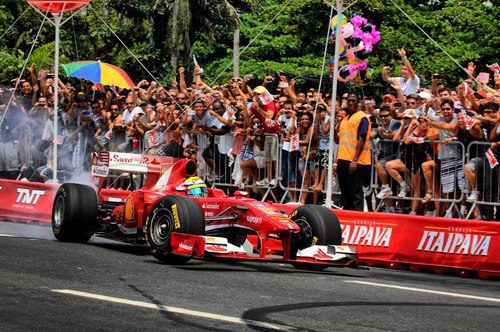 La grada vibra con Felipe Massa