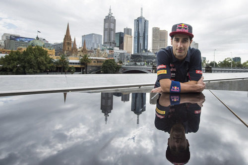 Daniel Ricciardo posa en Melbourne