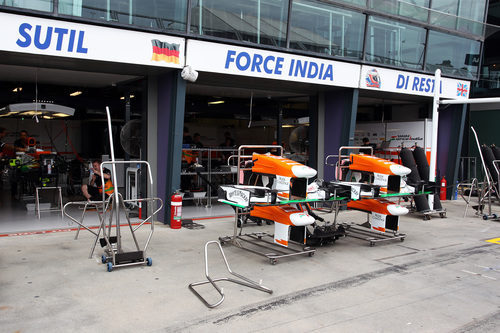 El box de Force India, casi listo