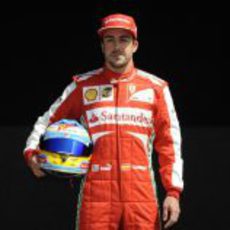 Fernando Alonso posa para los fotógrafos