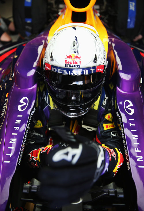 Sebastian Vettel en su box