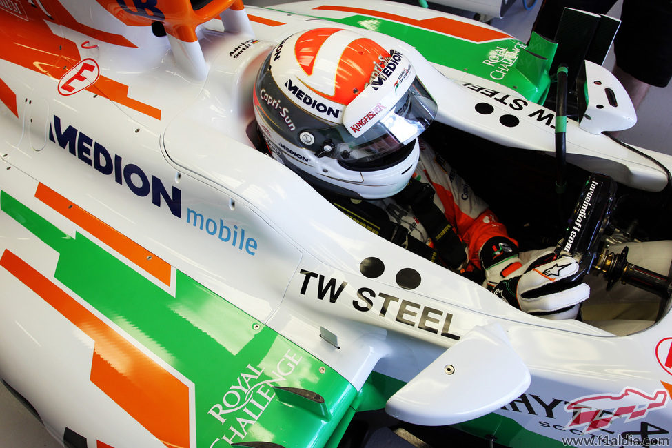 Adrian Sutil se prepara a los mandos del VJM06