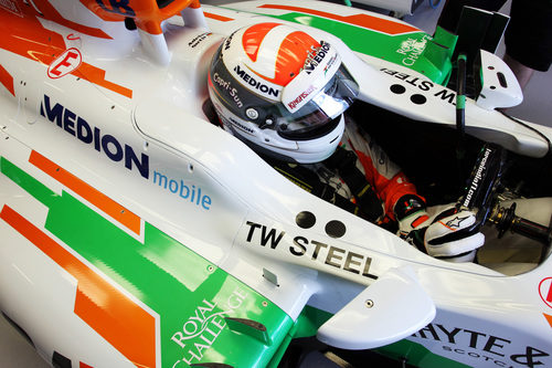 Adrian Sutil se prepara a los mandos del VJM06