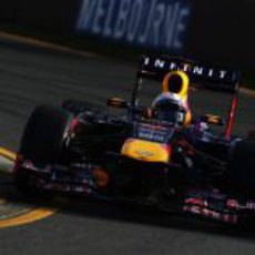 Sebastian Vettel empieza liderando en Melbourne