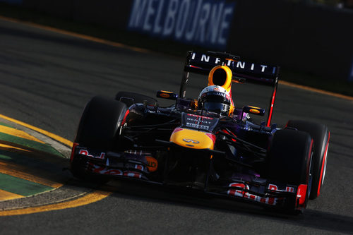 Sebastian Vettel empieza liderando en Melbourne