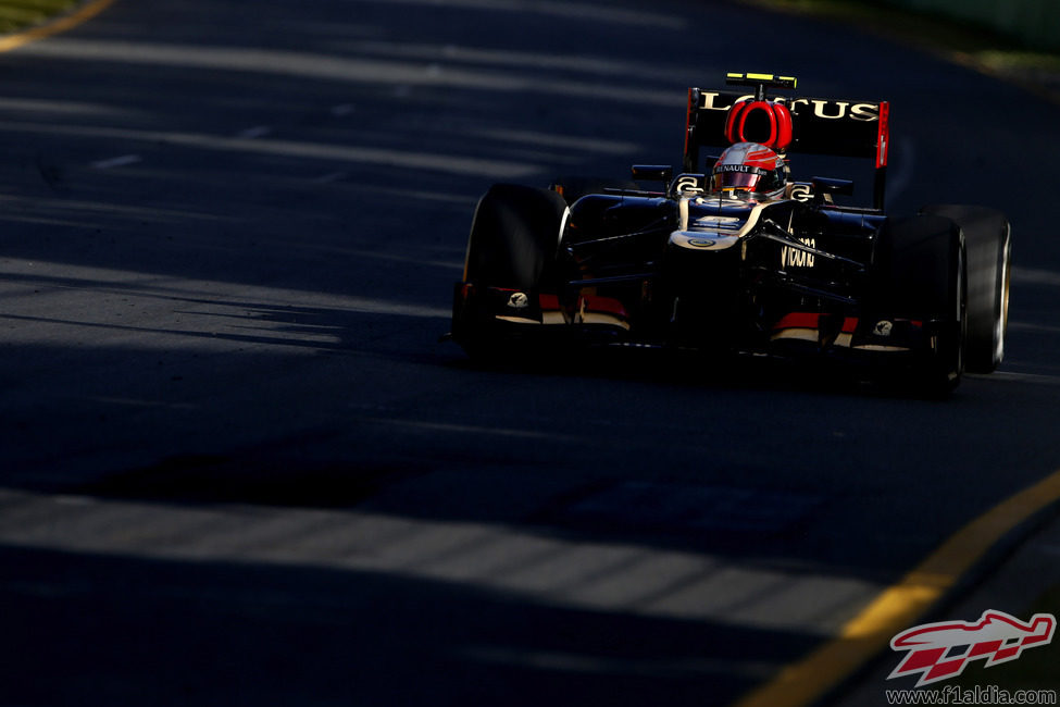 Romain Grosjean aborda una recta en Melbourne