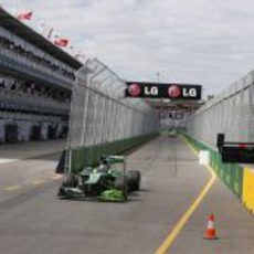 Charles Pic entra en el pit-lane de Melbourne