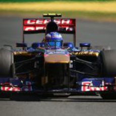 Daniel Ricciardo disputa los Libres 1 del GP de Australia 2013