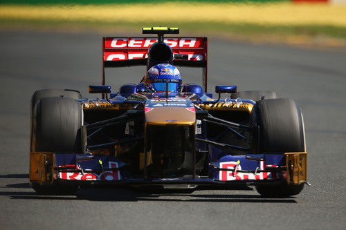 Daniel Ricciardo disputa los Libres 1 del GP de Australia 2013