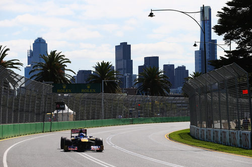 Daniel Ricciardo rueda una vuelta más en Albert Park