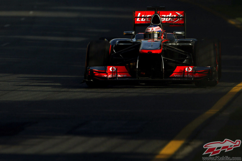 Jenson Button se quejó del ritmo del MP4-28 en los primeros libres de Australia